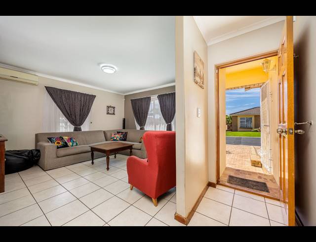 3 BEDROOM HOUSE FOR SALE IN SONSTRAAL HEIGHTS